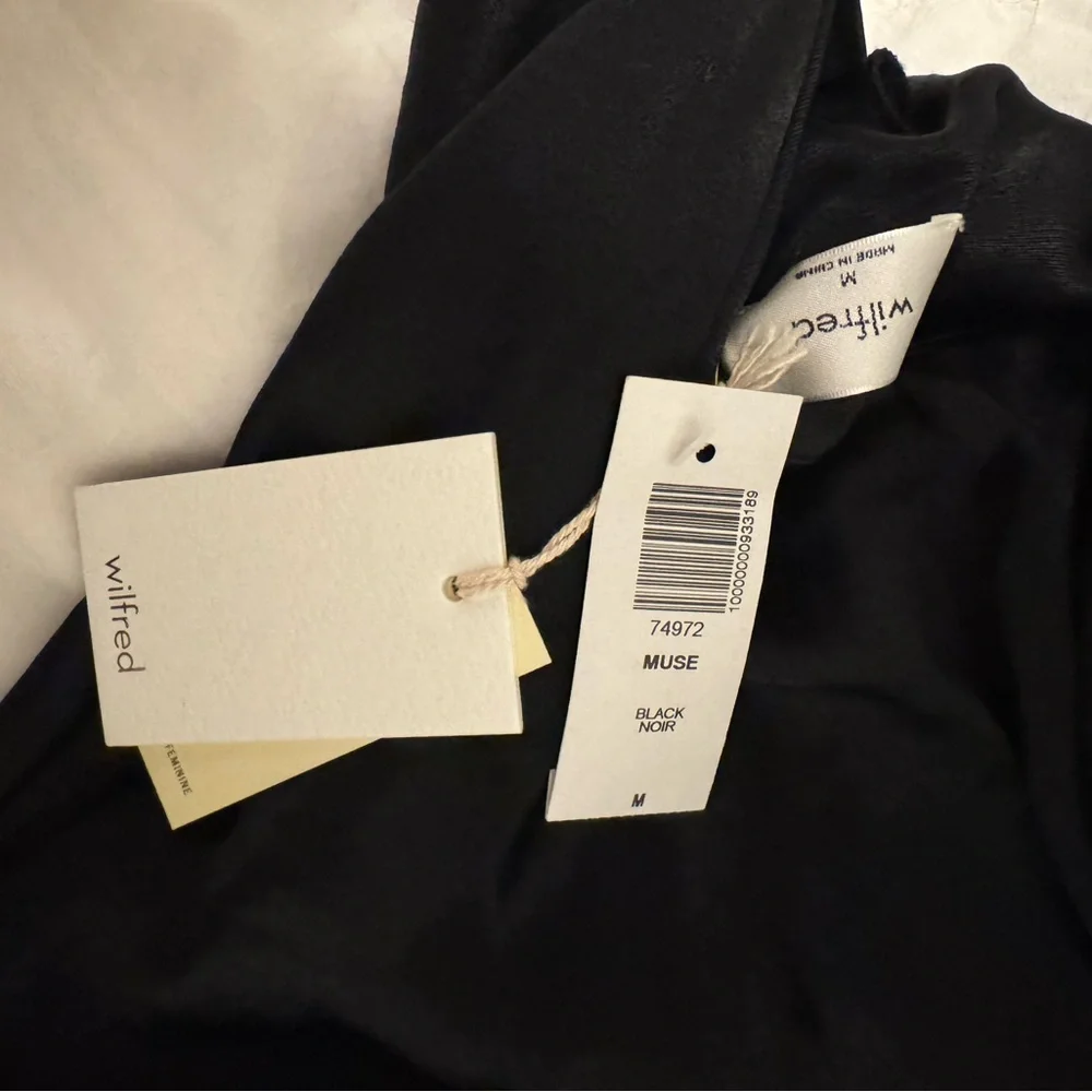 Aritzia Wilfred Muse Camisole size M black NWT - Picture 5 of 5